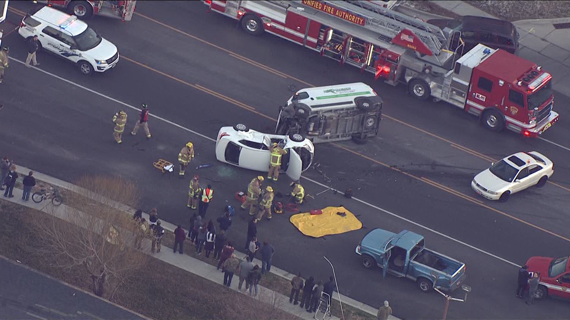 1 person extracted after Magna double rollover crash