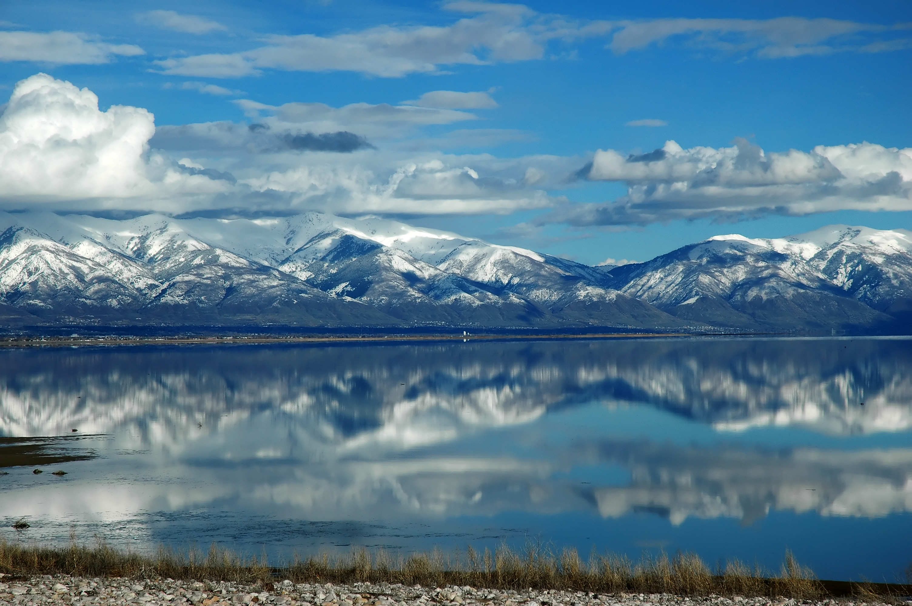 Officials: Unknown object in Great Salt Lake believed to be plane