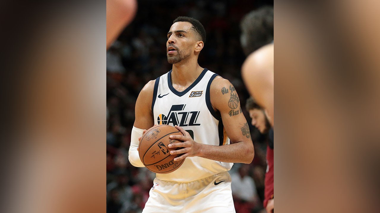 Reports: Jazz's Thabo Sefolosha facing season-ending knee surgery