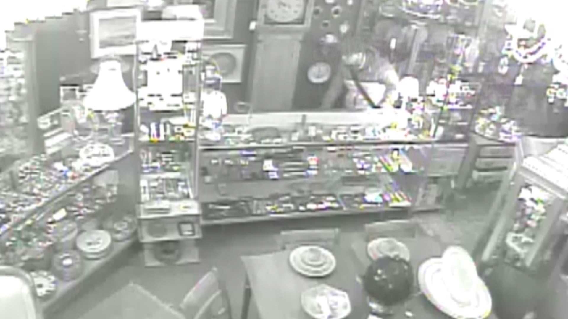 $30K in jewelry stolen from Salt Lake antique shop, owner says