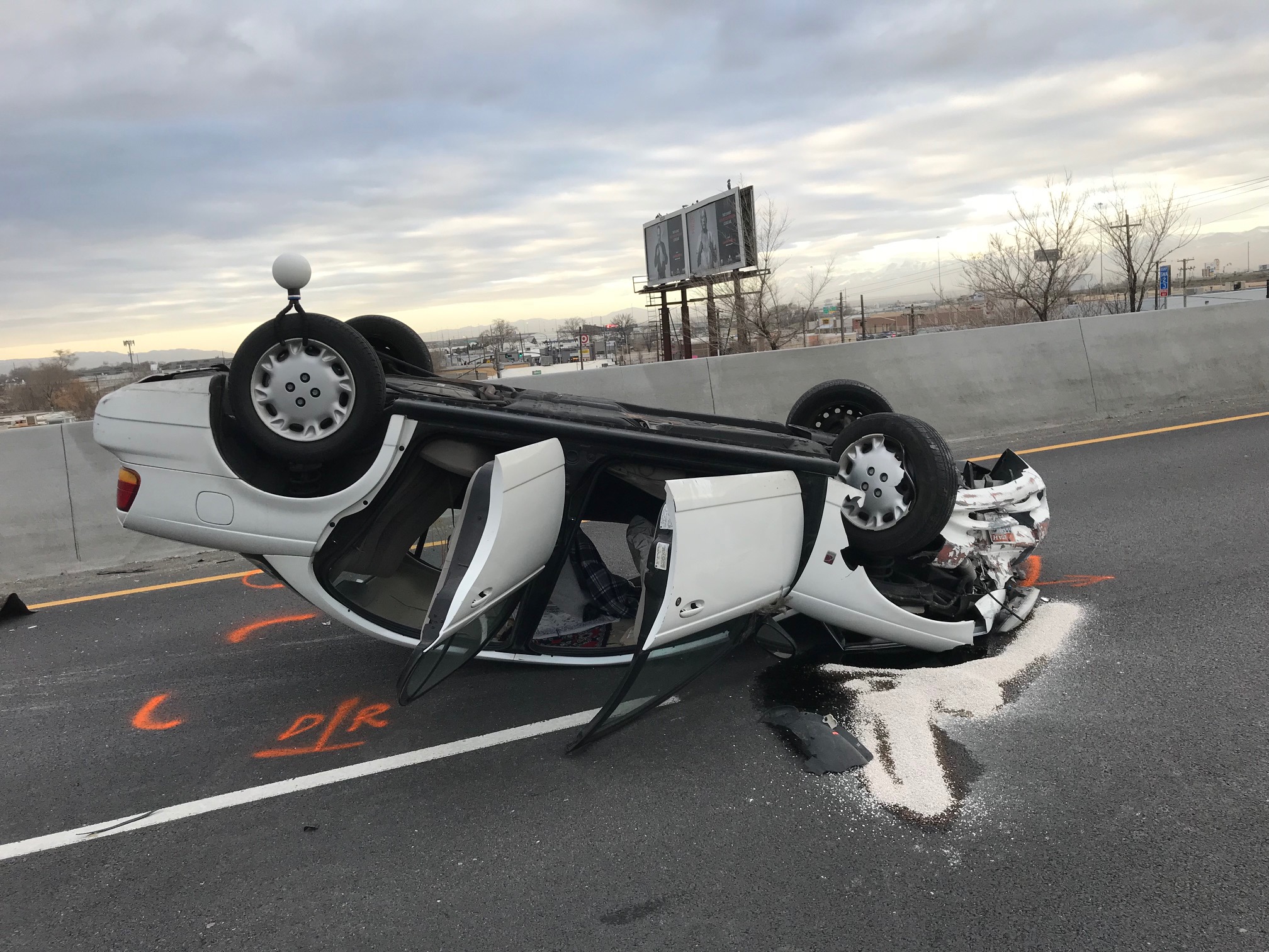Woman dies after Sunday rollover crash on I-15