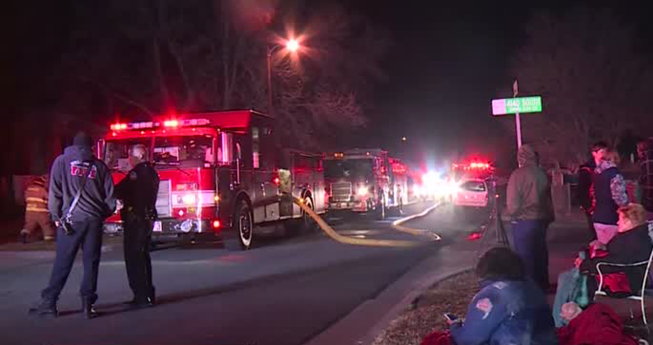 Microwave sparks fire at West Valley home, firefighters say