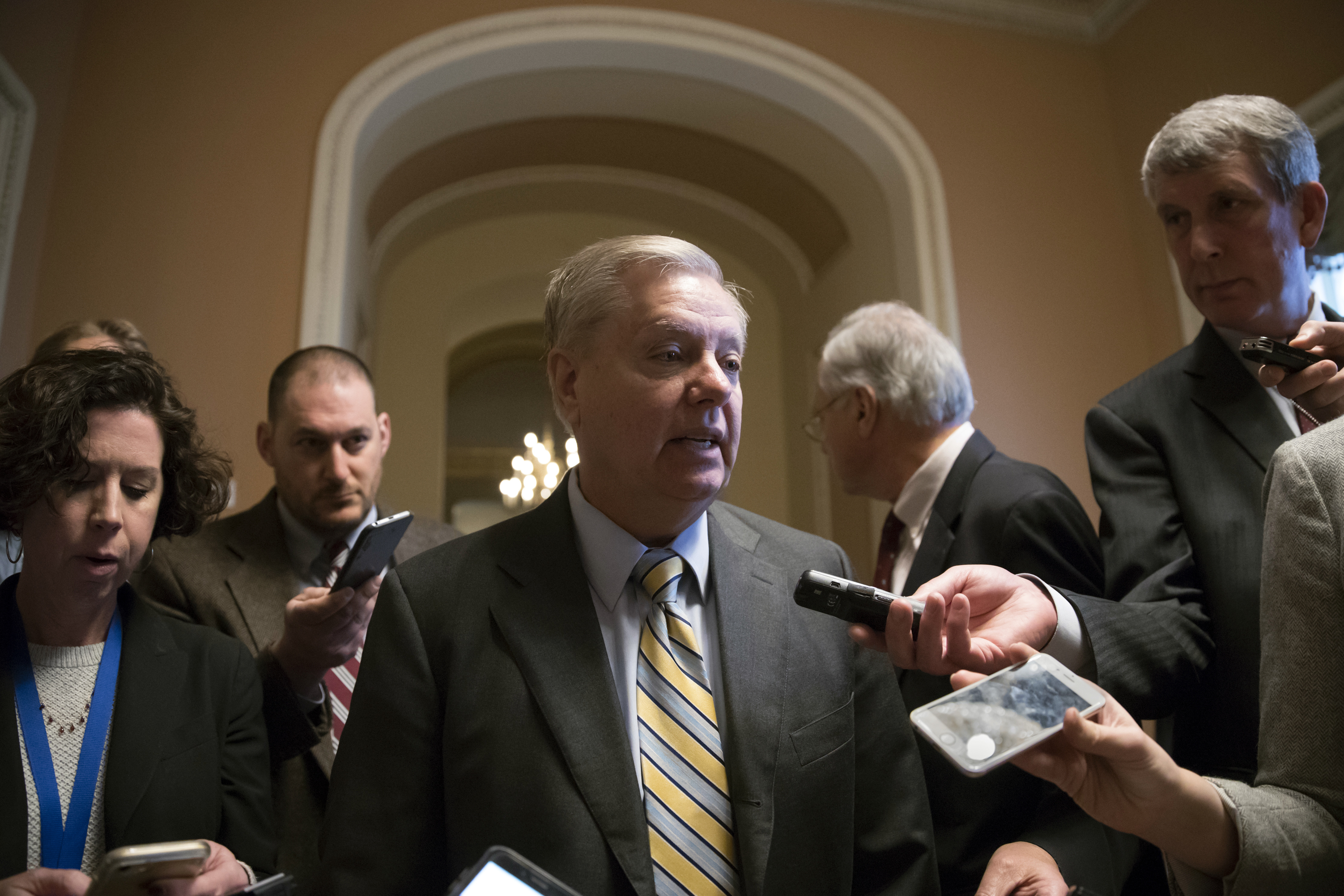 Congress stumbles into gov't shutdown, budget deal stalled
