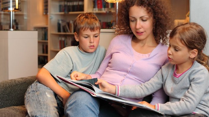 readingmomandkids.jpg