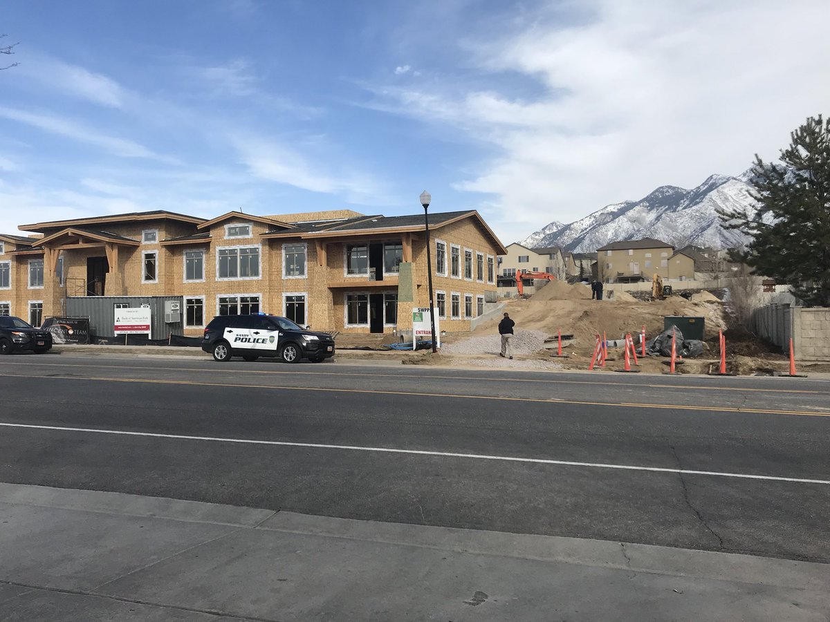 Construction worker dies in Sandy after concrete pipe falls on him