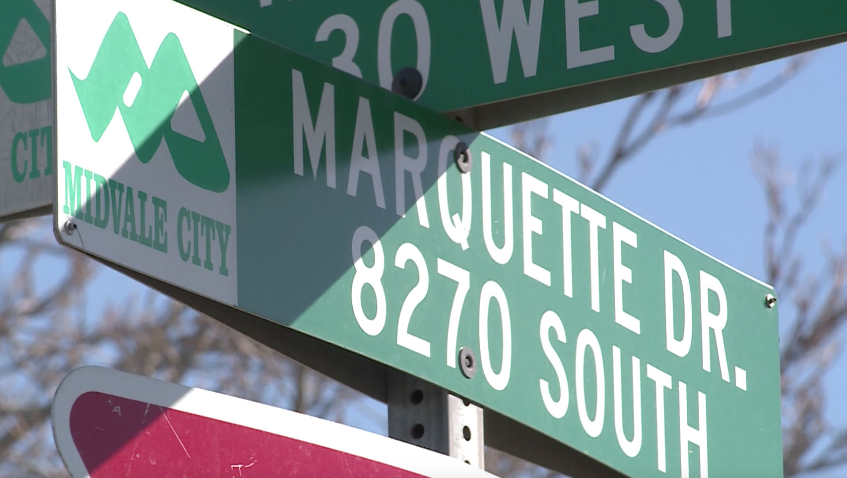 3 arrested after man escapes kidnapping by jumping from moving car, police say