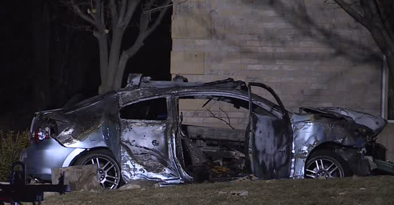 Bystanders help save man from burning car in Riverton