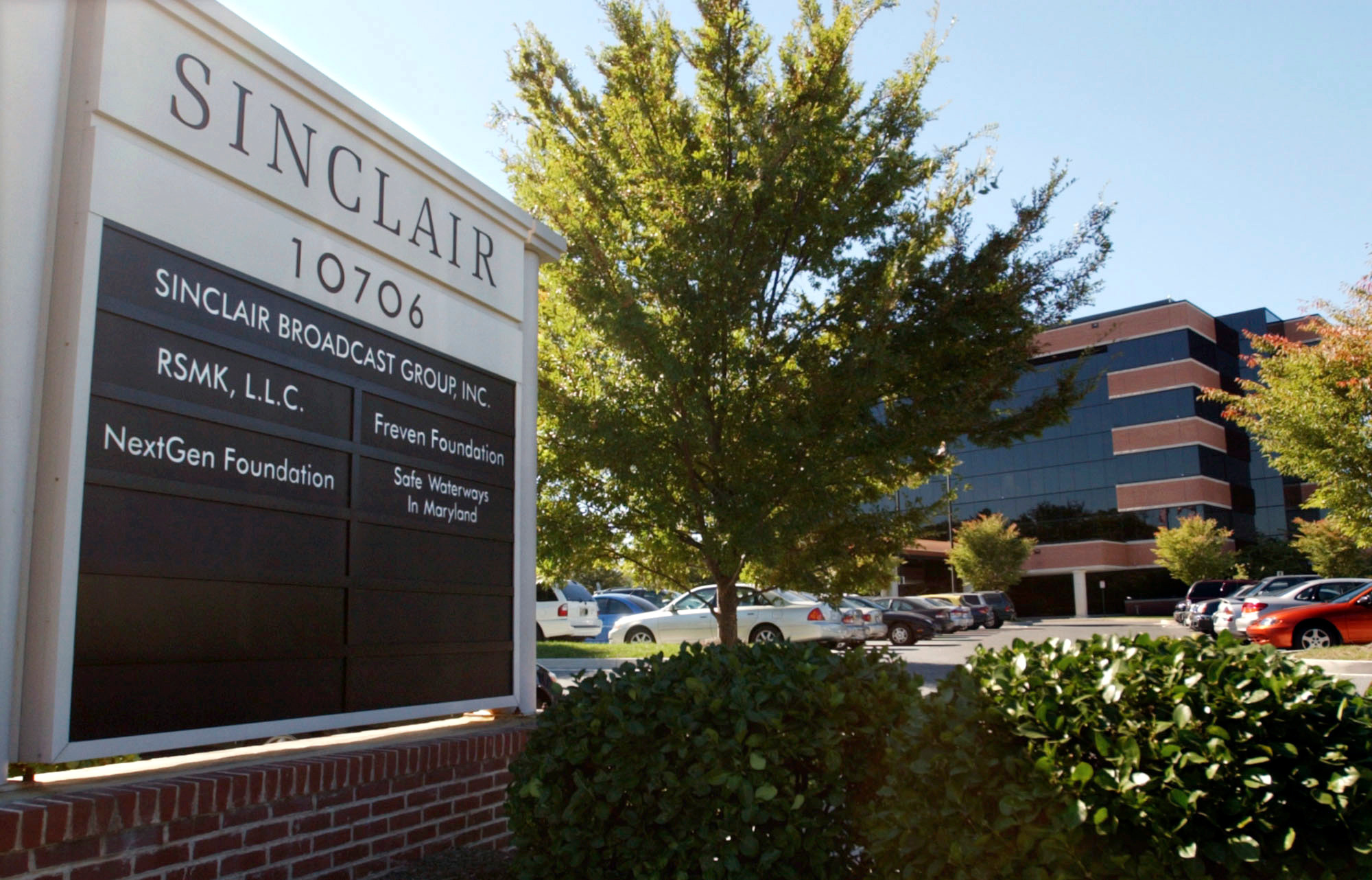 Deadspin video illustrates Sinclair stations' messaging about 'fake stories'