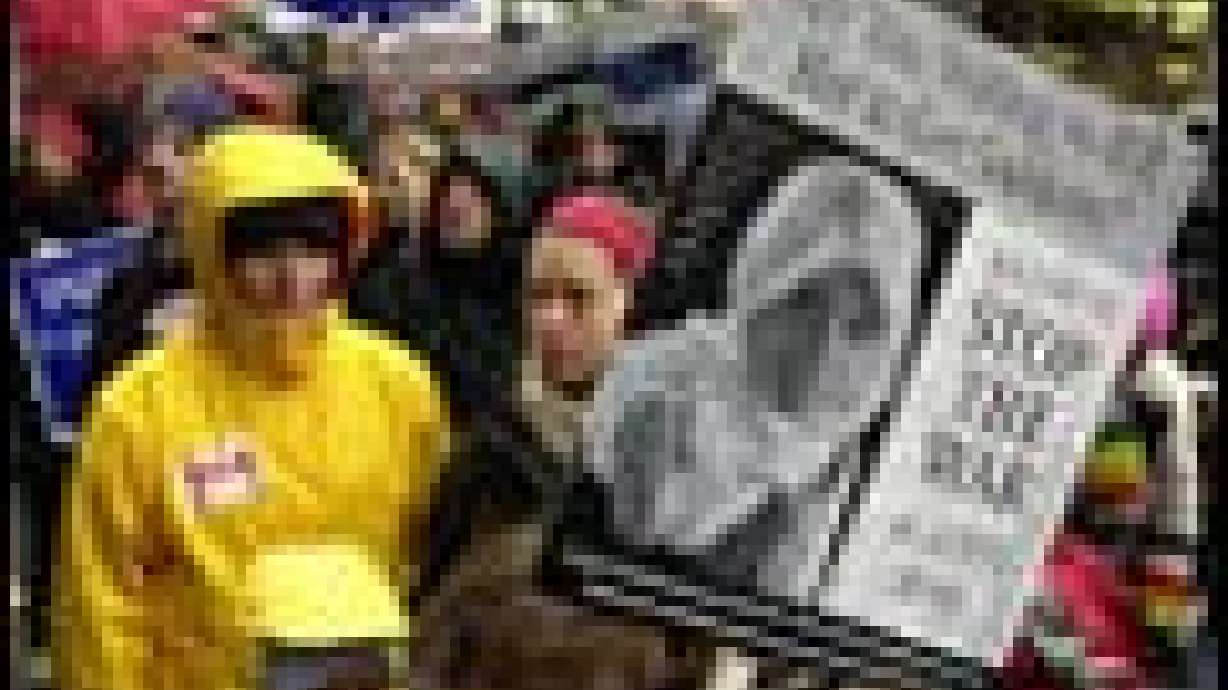 Hundreds Protest War With Iraq