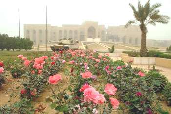 U.S. Tanks Push Saddam's Government to the Edge