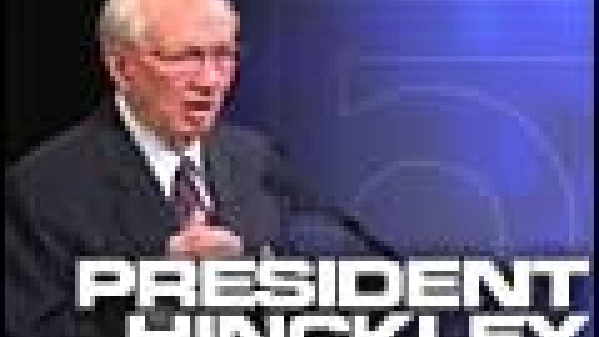 President Hinckley Urges Trust In God