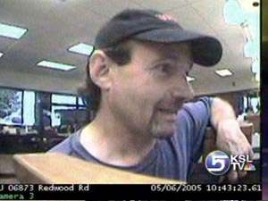 Man Robs Bank, Leaves Suspicious Package Behind