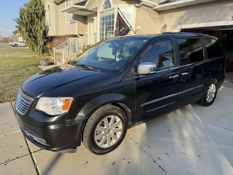 Chrysler Town And Country 2012 Tire Sizenull