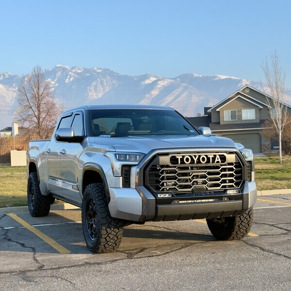 2023 Toyota Tundra Platinum HV