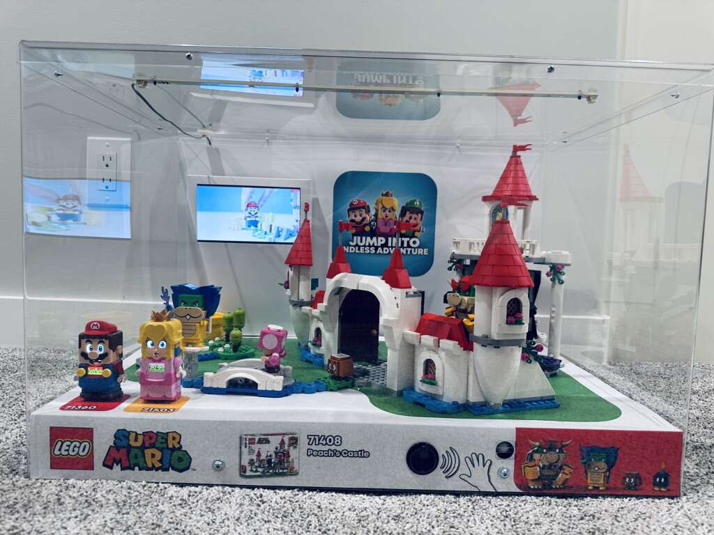 Lego Super Mario Peachs Castle - Store Display NEW