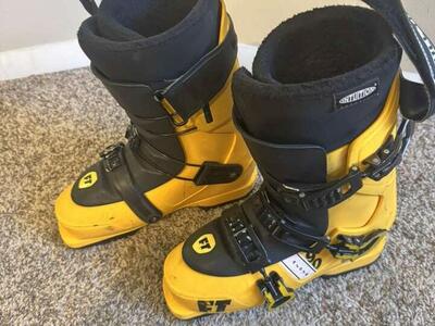 Full Tilt Plush 90 Ski Boots Designed for Women