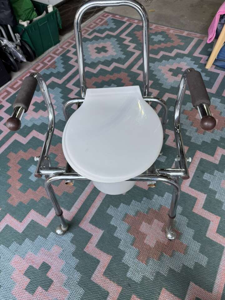Bariatric Commode on Wheels Height Adjustable