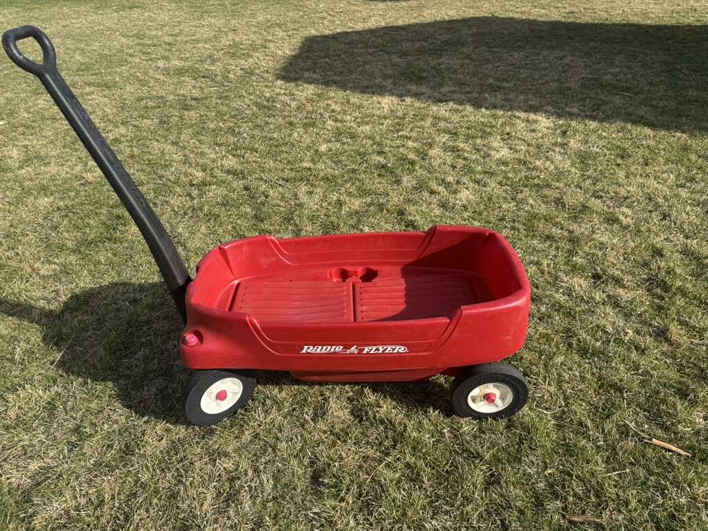 Radio Flyer Pathfinder 2-in-1 Wagon Folding Seats