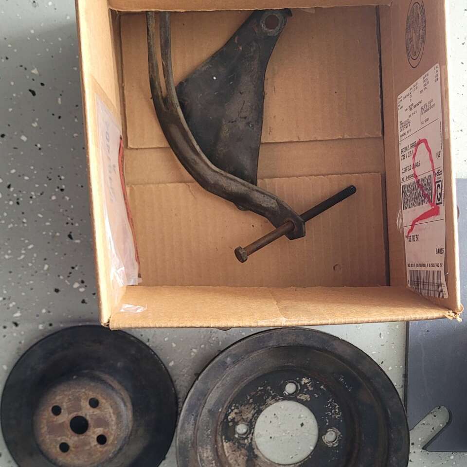 Ford Mustang, Cougar 351C pulleys and brackets