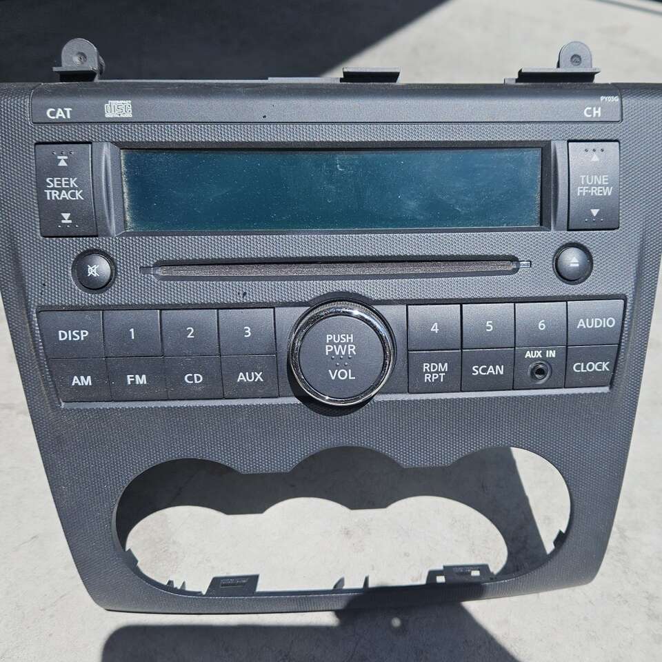 2011 Nissan Altima oem Dash radio