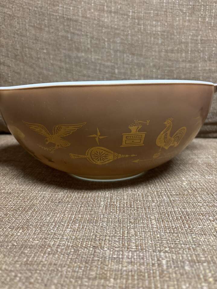 Pyrex vintage Early American 4 Qt Bowl