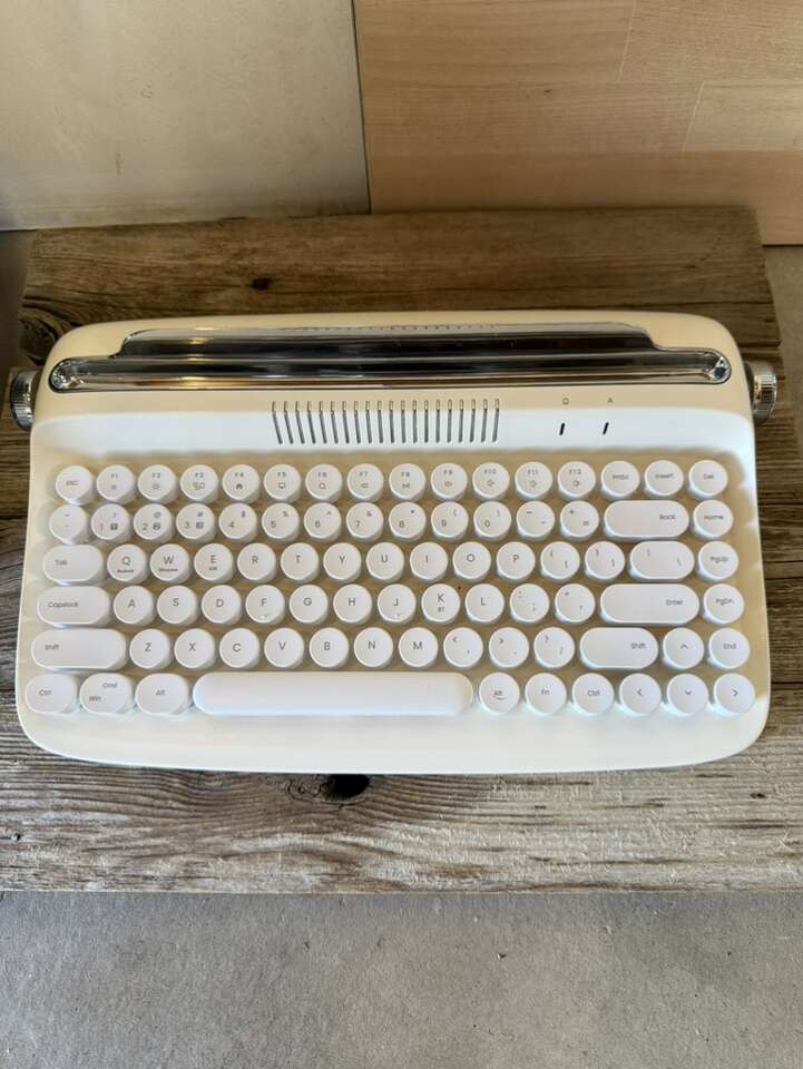 Actto & Yunzii Retro Keyboard