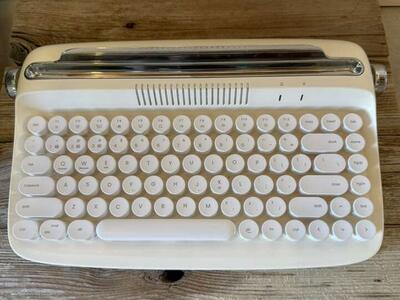 Actto & Yunzii Retro Keyboard