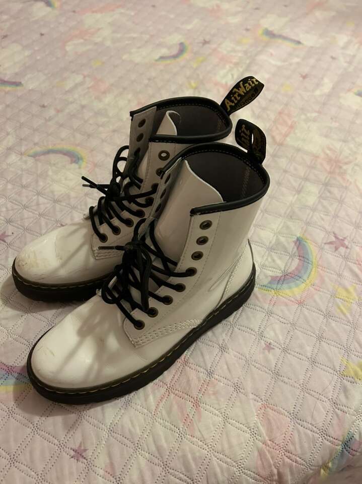 dr martens airwair Boots