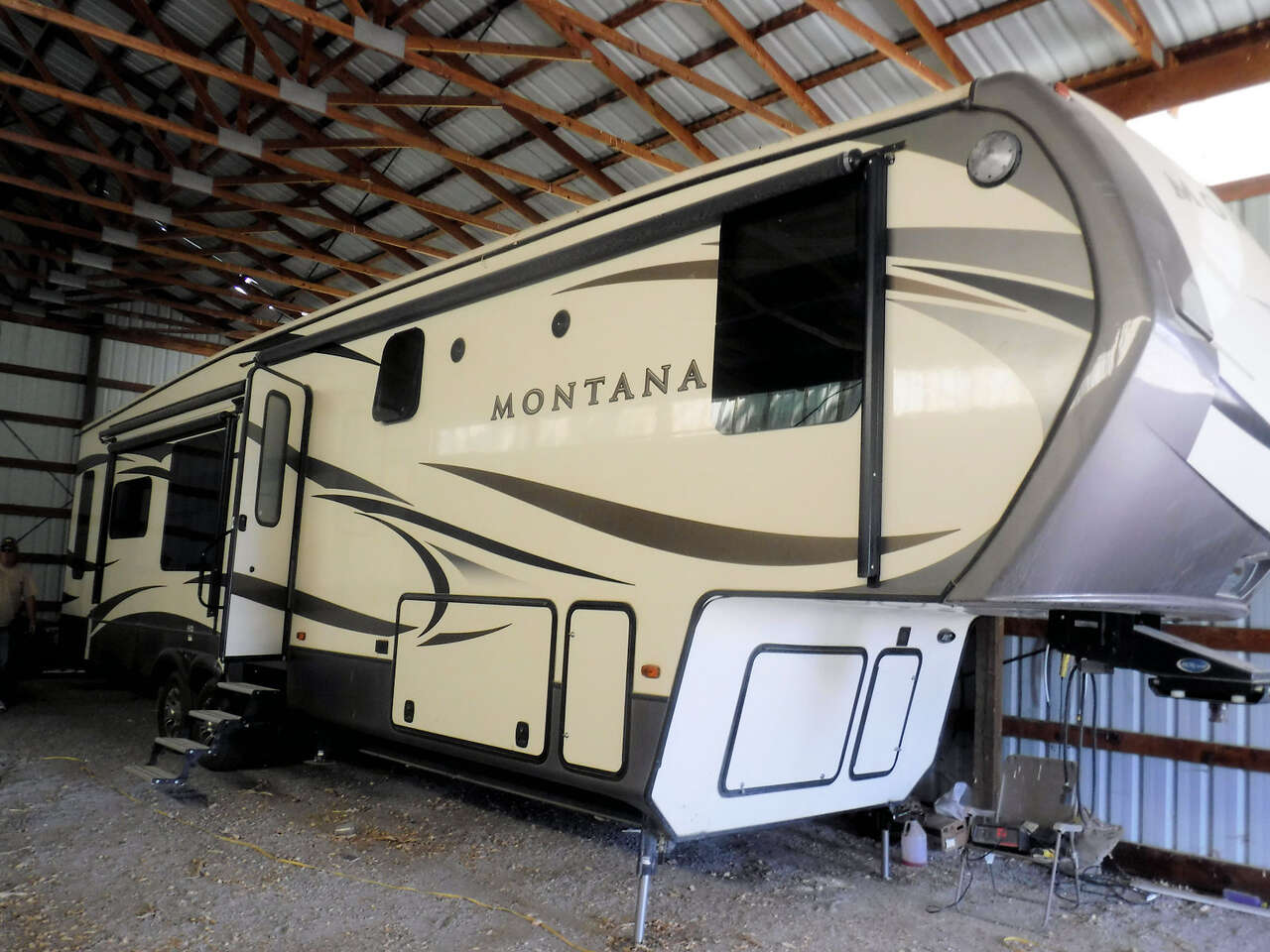 Montana 3402RL 5th Wheel Trailer