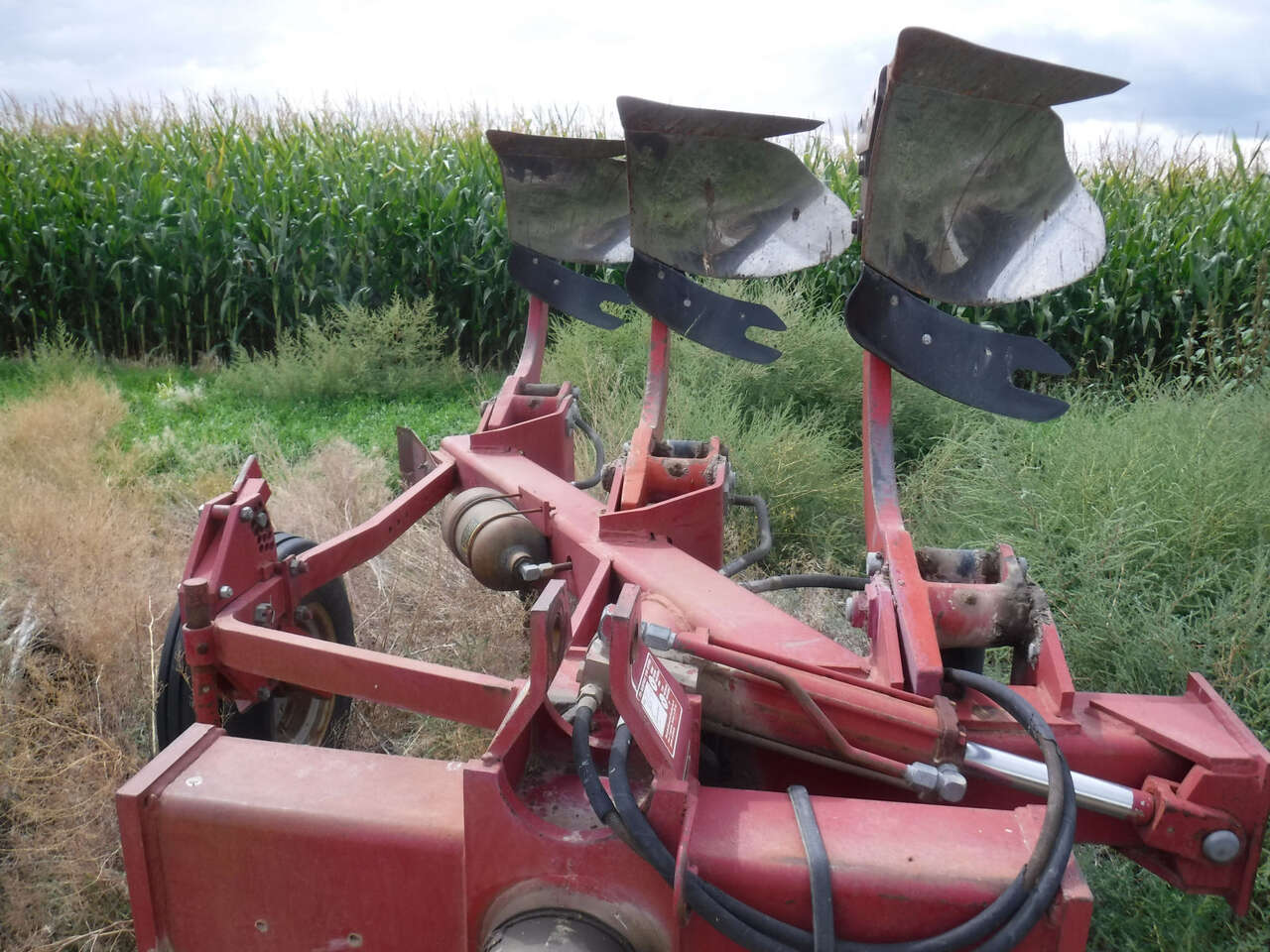 Case IH 145 3 Bottom Hyd. Reset Plow