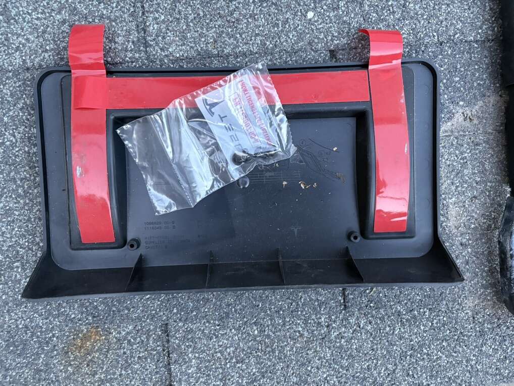 Tesla Front Plate Holder