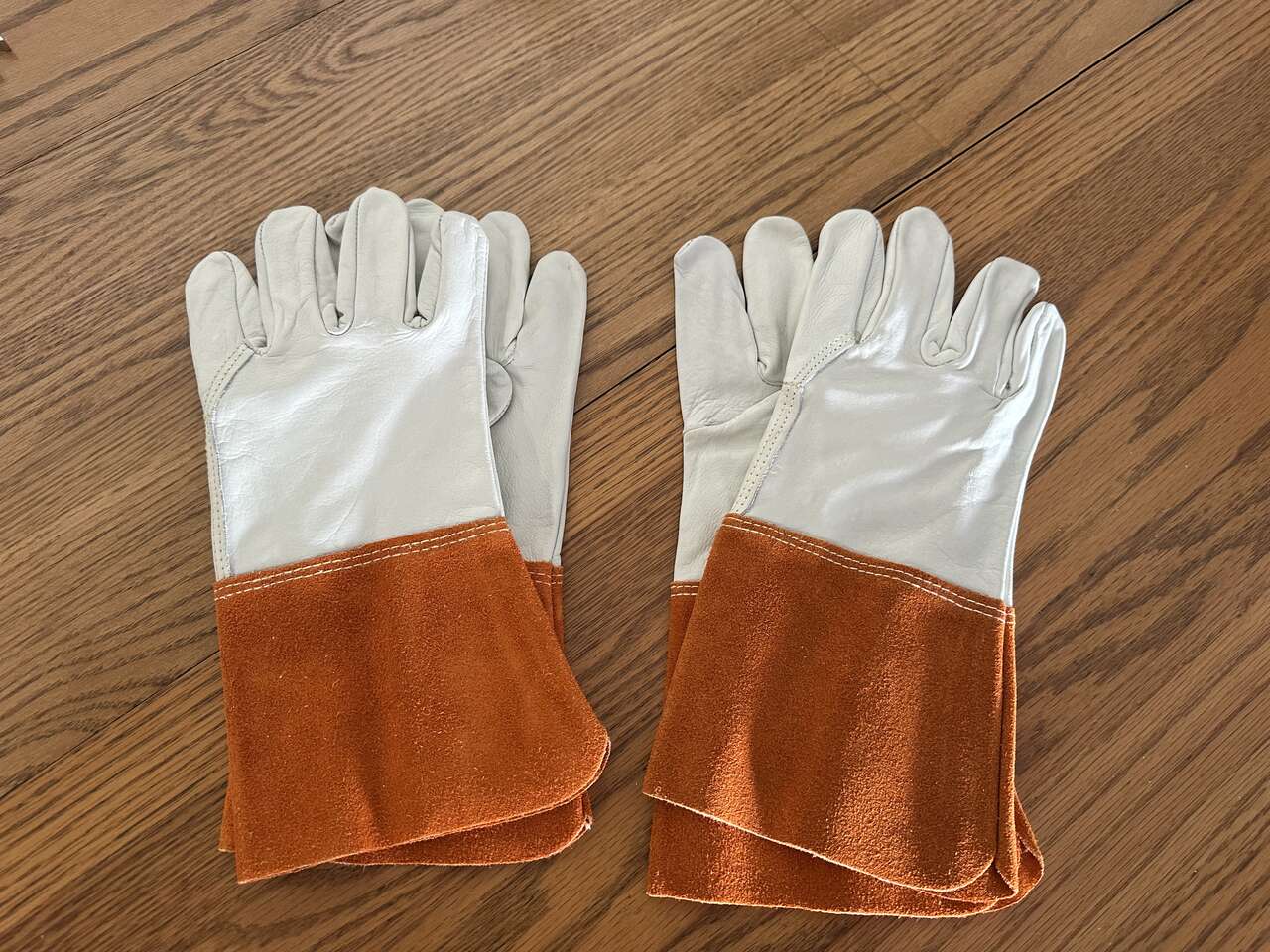 welding gloves, Cowhide split gauntlet cuff, medium size, soft and very comfortable. (2 pk)