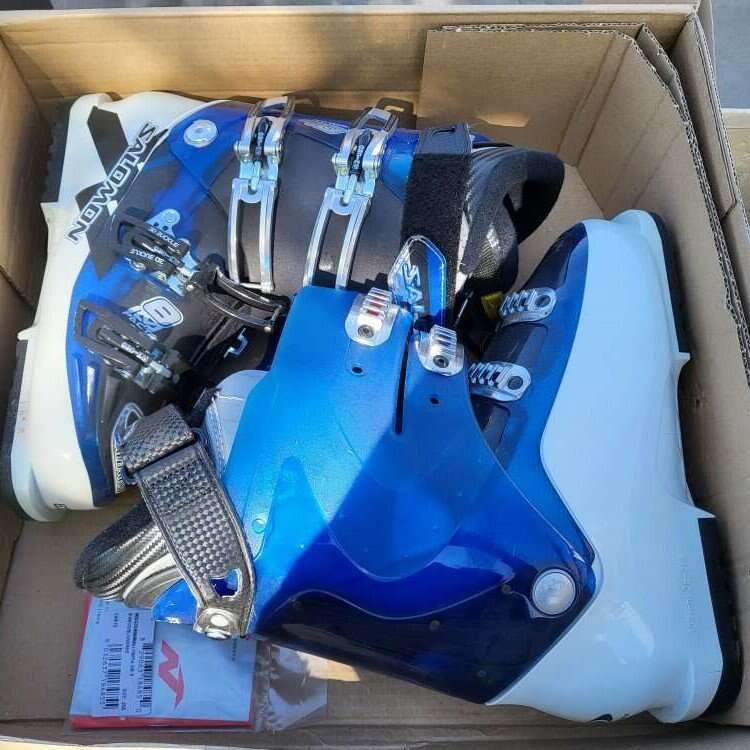 Salomon snow ski boots