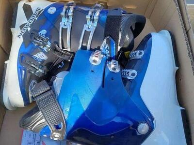 Salomon snow ski boots