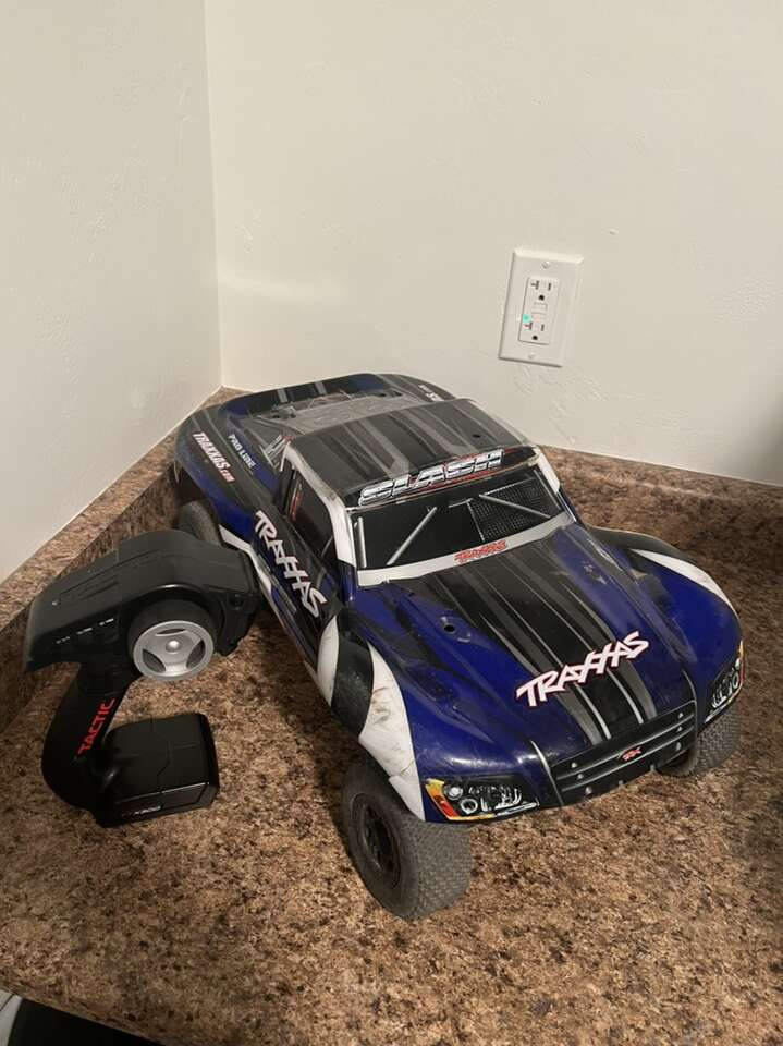 Traxxas Slash 2wd With Extras Good Condition