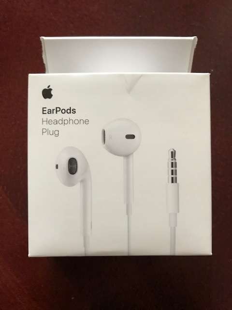 Apple EarPods A1472 3.5mm w/ Remote In Ear Canal Headset Headphones