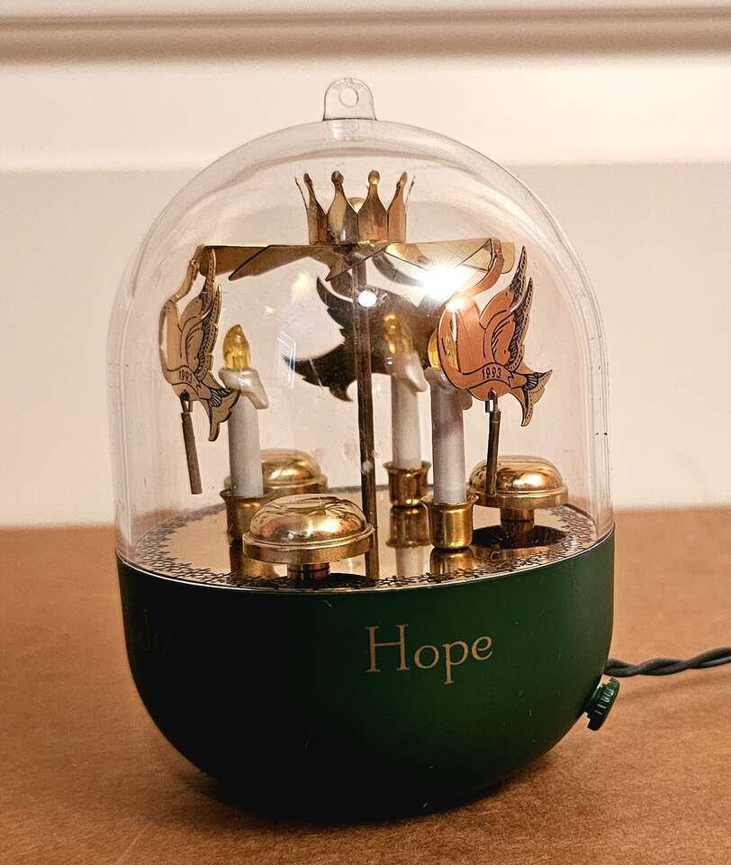 Hallmark 1993 Song of Chimes *Magic Ornament (No Box)