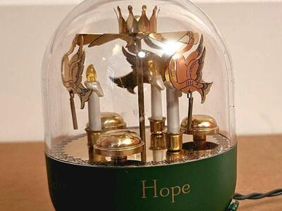 Hallmark 1993 Song of Chimes *Magic Ornament (No Box)