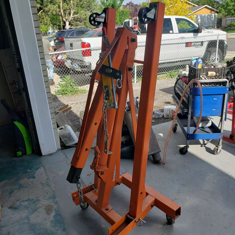 2 ton Engine hoist. (Cherry picker) FOR RENT