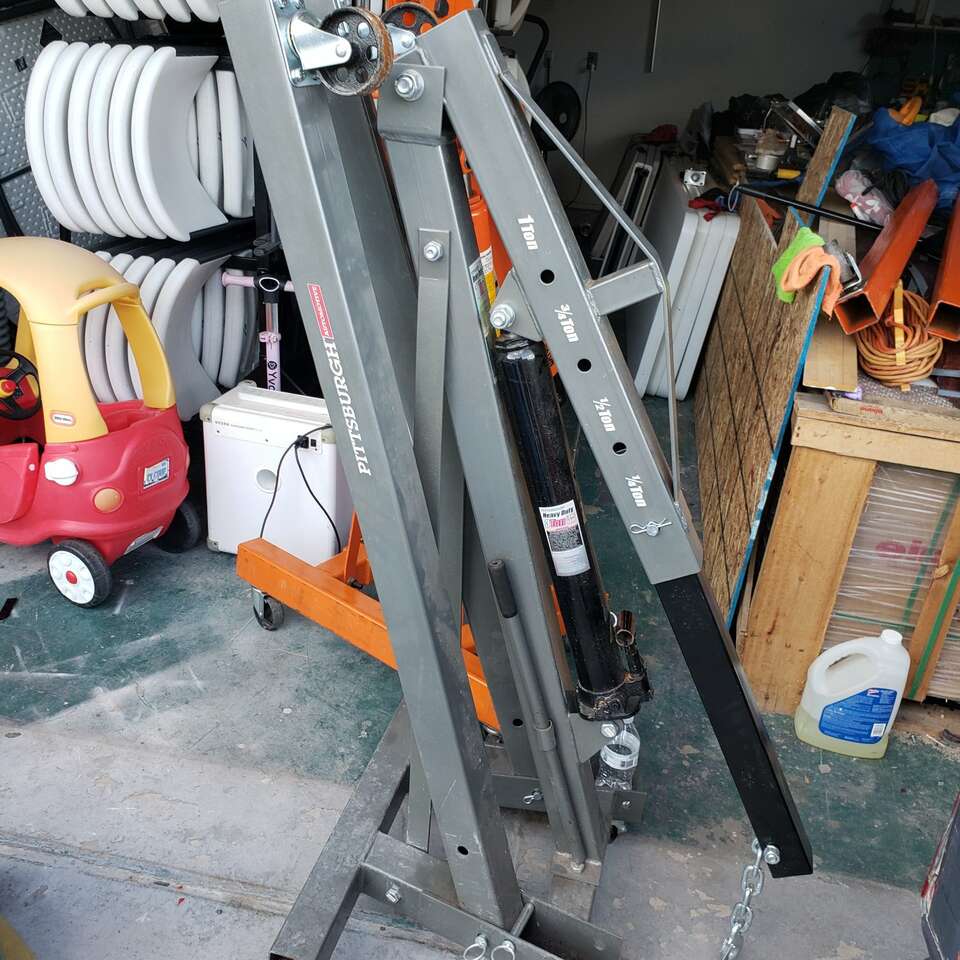 1 ton ENGINE HOIST FOR RENT