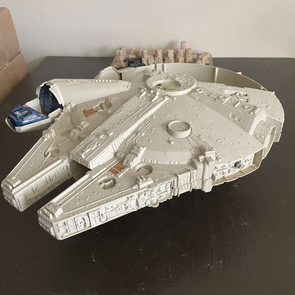 Vintage Star Wars millennium falcon Collectible