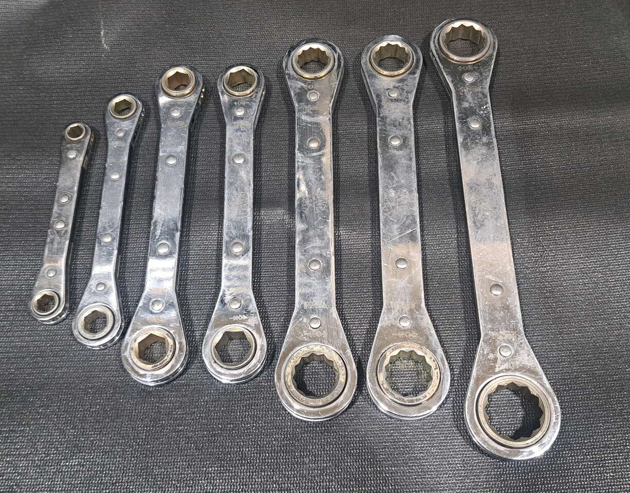 Mac Tools metric ratcheting wrench set