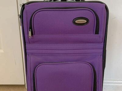 Nice Sturdy Easy To Spot Carry On