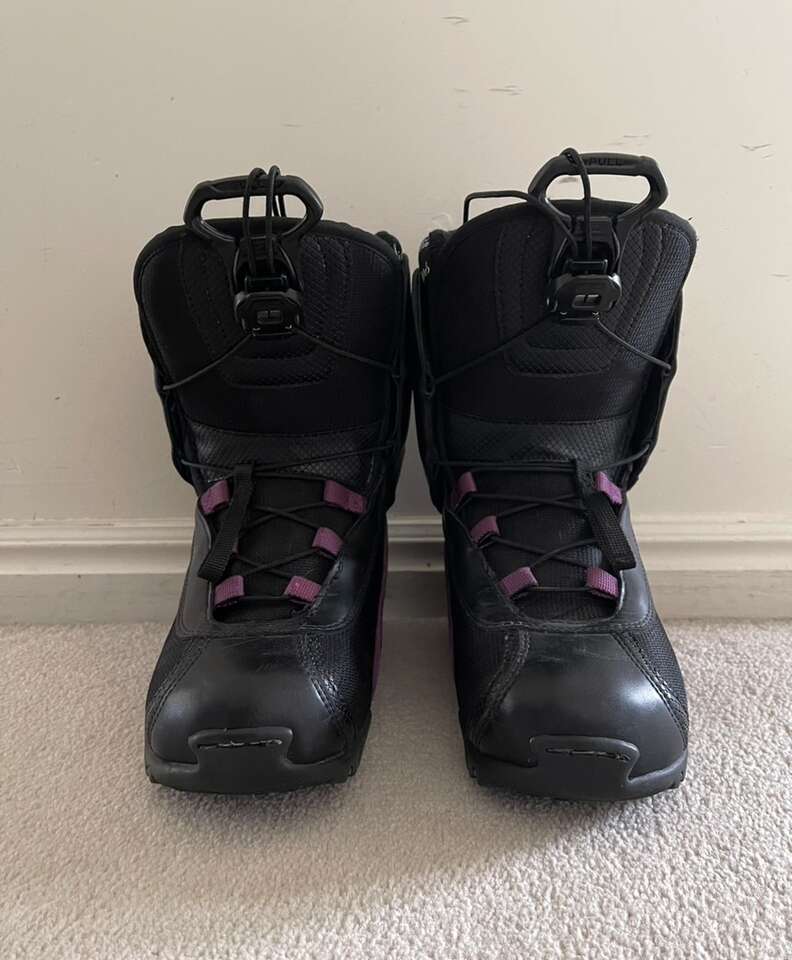 Nice Sims Womens's Snowboard Boots 7