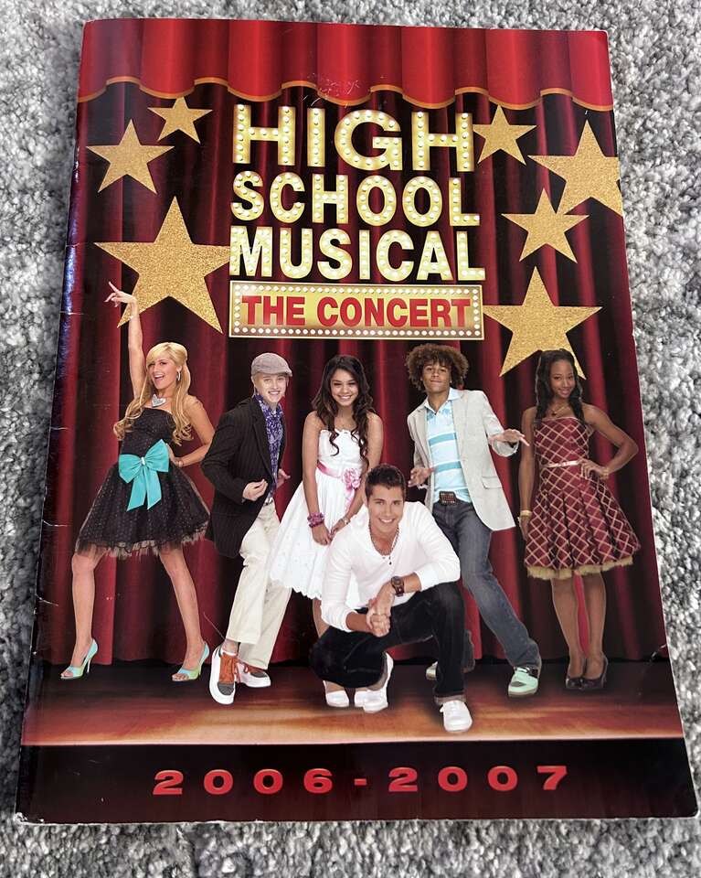 Autographed High School Musical The Concert Program 2006-2007 Booklet $15 cash/venmo in Draper