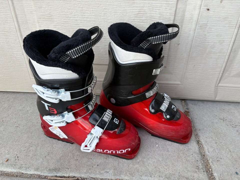 Salomon T3 ski boots size 23.5 great condition $40 cash/venmo in Draper