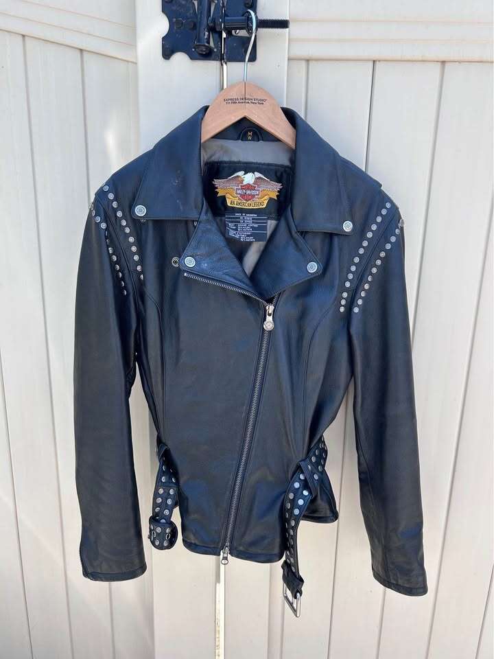 Harley Davidson Leather jacket with belt and studs Women’s size Medium $150 cash/venmo in Draper