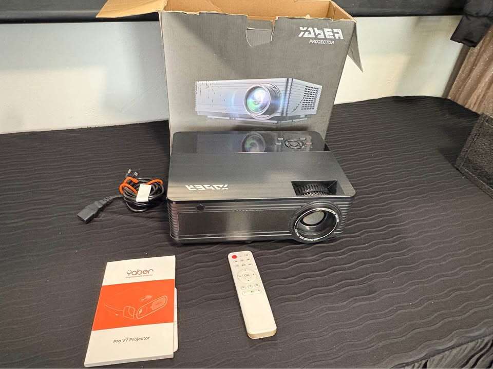 Like New Yaber Y21 Native 1080p HD Video Projector $80 cash/venmo in Draper