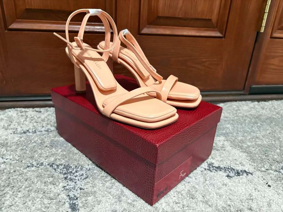 Brand new Tamara Mellon Solar Luxury Sandals women’s size 8 in Draper $60 cash/venmo