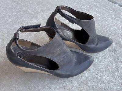 Coclico Jory Wedge Shoe size UK 38 1/2 (women's size 8) black leather $20 cash/venmo in Draper